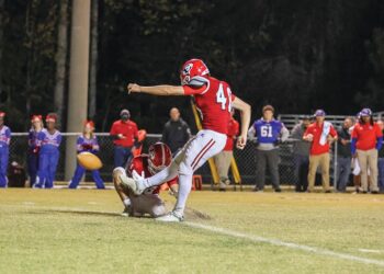 Bulldogs take care of Eagles 42-6