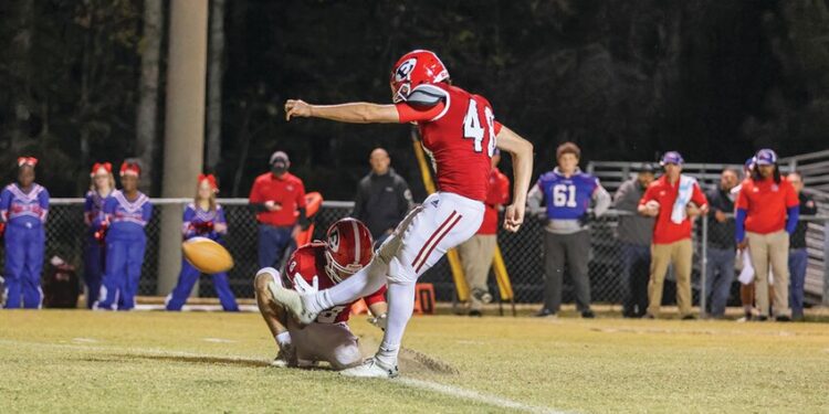 Bulldogs take care of Eagles 42-6