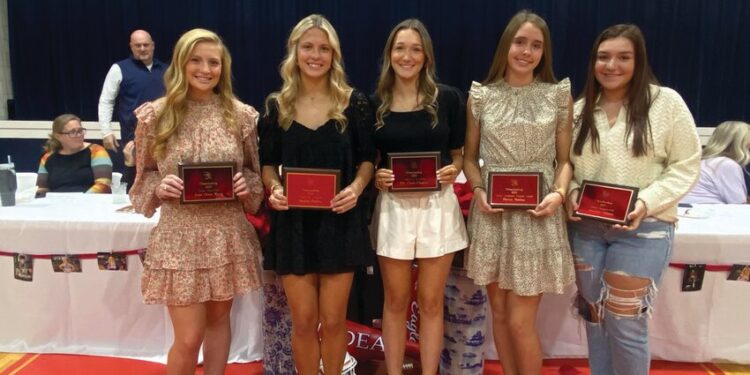 DEA holds Varsity Fall Sports Banquet