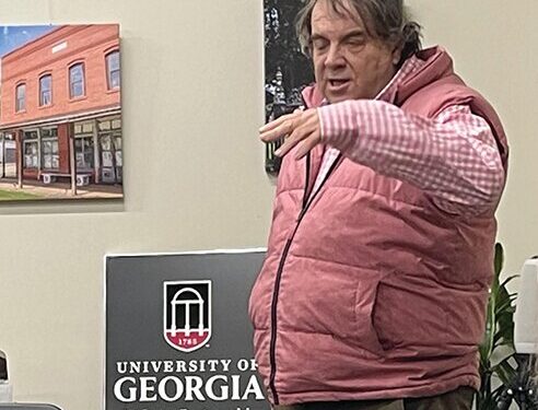 Daughtry speaks to Fall Line Chapter