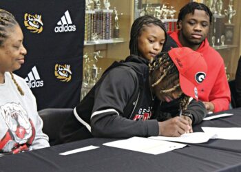 Demello Jones signs with Georgia Football