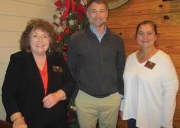 Frye speaks to Kiwanis