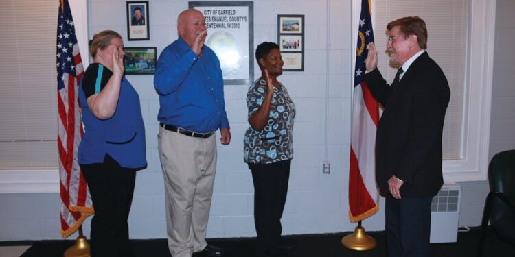 Garfield Mayor and Council sworn in