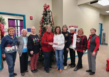Glad Garden Club spreads Christmas cheer
