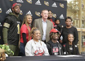 Jones signs to play for the Bulldogs