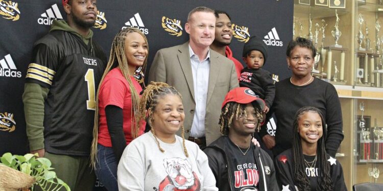 Jones signs to play for the Bulldogs