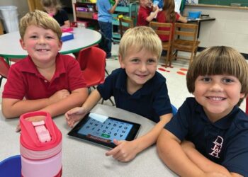 Kiwanis makes donation to DEA