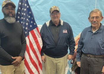 Machado speaks to Veterans at the Library