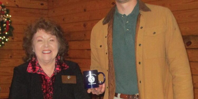 O'Conner speaks to Kiwanis