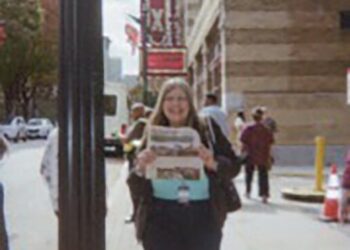 Owens visits the Fox Theater in Atlanta