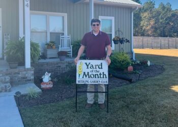 Seedling Gard Club November Yard of the Month