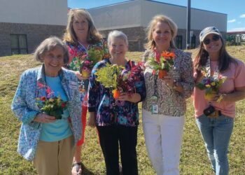 Seedling Garden Club holds meeting with Tiny Pine Garden Club at SPS