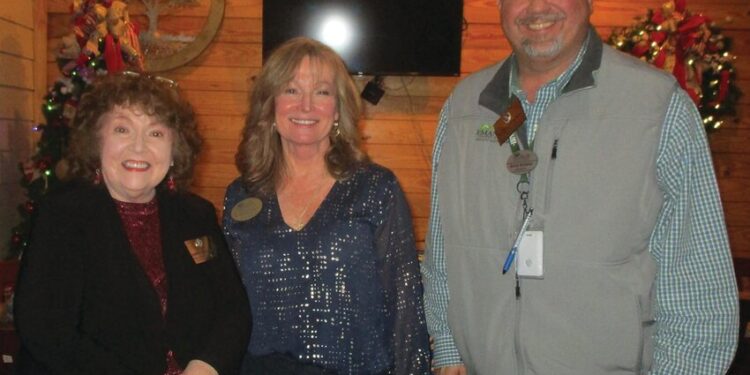 Warnock speaks to Kiwanis