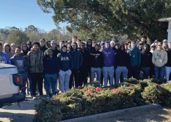 Wreaths Across America holds pickup day