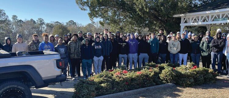 Wreaths Across America holds pickup day