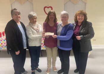 Swainsboro Kiwanis Club presents check to Seedling Garden Club