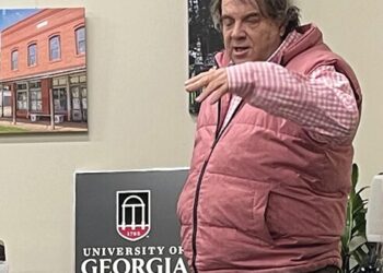 Daughtry speaks to Fall Line Chapter