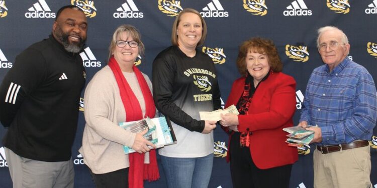 McIntyre presents program to Kiwanis