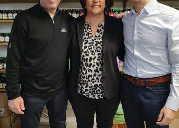 Nature’s Sunshine Products executives visit Nora’s Herbs