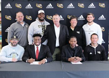 Steward and Coney commit to play college football