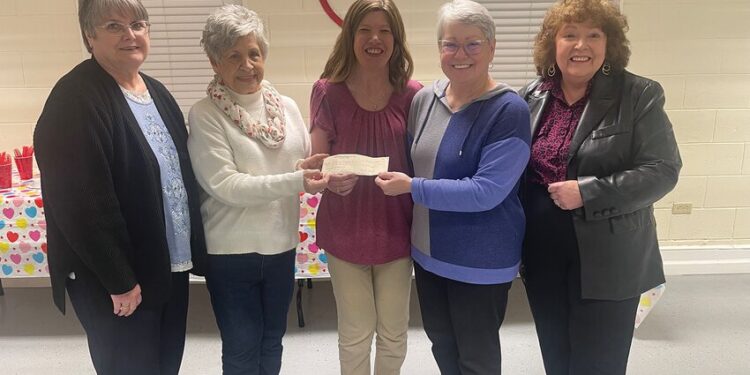 Swainsboro Kiwanis Club presents check to Seedling Garden Club