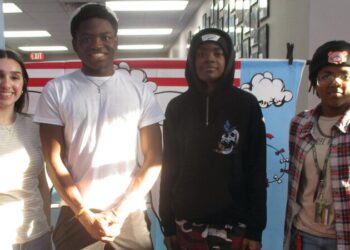 Norris speaks to Kiwanis