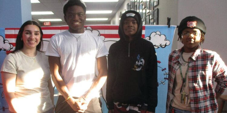 Norris speaks to Kiwanis