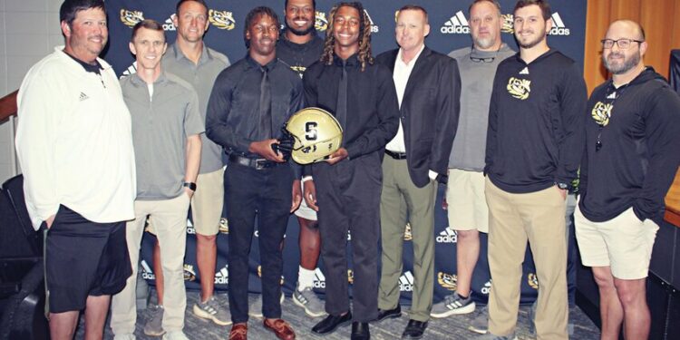 Curry and Webb sign letters of intent