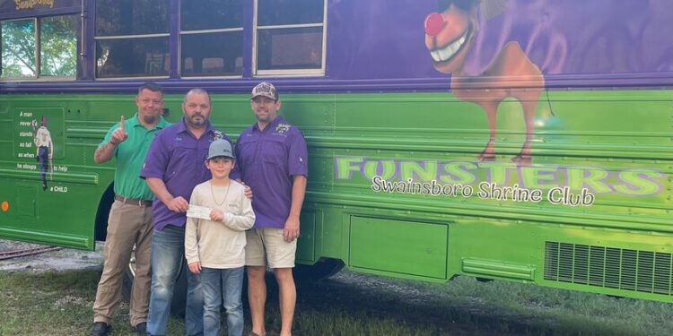 Drake Mason donates to Swainsboro Shrine Club