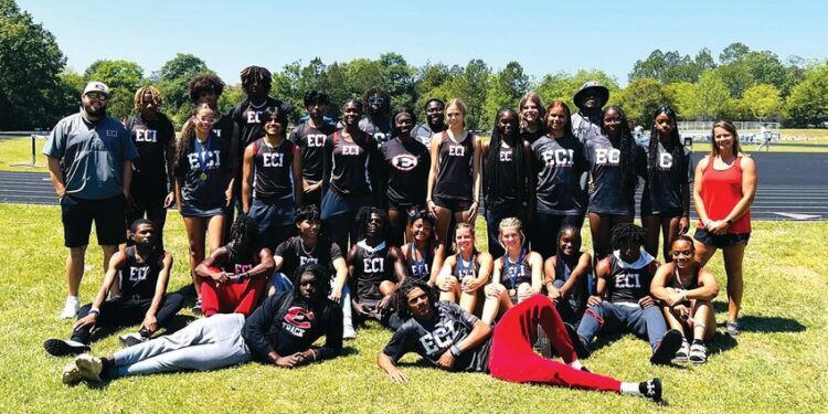 Bulldog Track and Field send eleven team and individual region champions to sectionals