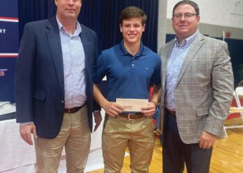 Durden Banking Company presents scholarships