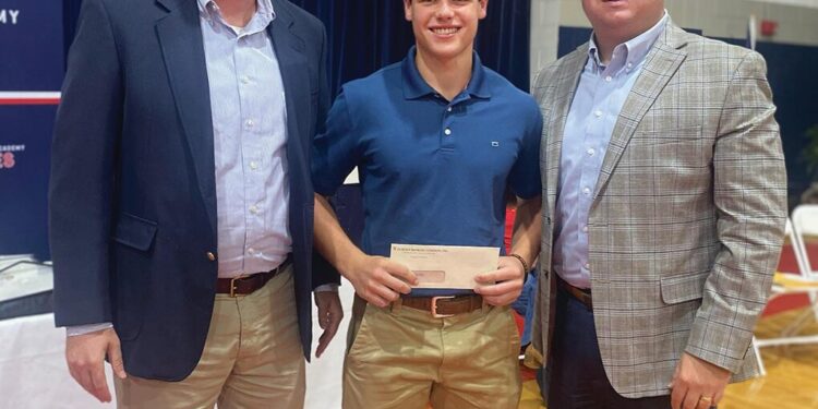 Durden Banking Company presents scholarships