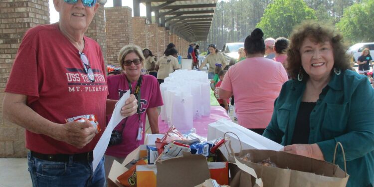 Hattaway speaks to Kiwanis