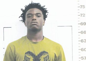 Officer's quick response catches felons