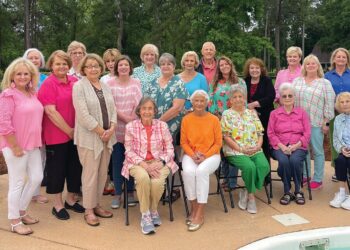 Seedling Garden Club ends year with picnic
