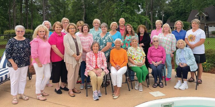 Seedling Garden Club ends year with picnic