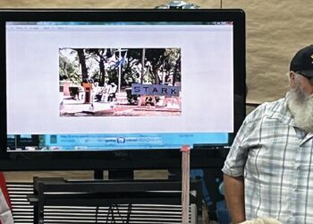Martin speaks to Veterans at the Library