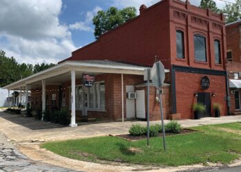 All the Fixin’s receives the inaugural “Thriving Twin City” facade grant