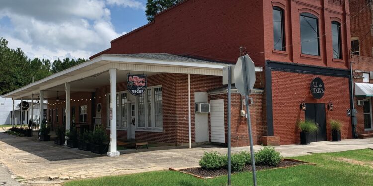 All the Fixin’s receives the inaugural “Thriving Twin City” facade grant