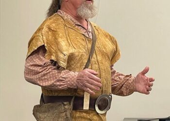 Burke speaks to the Wiregrass Chapter