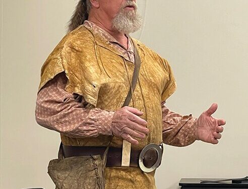 Burke speaks to the Wiregrass Chapter