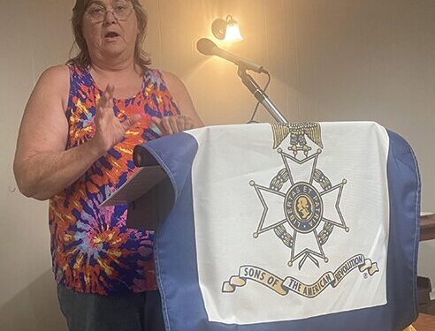 Howard speaks to the Wiregrass Chapter