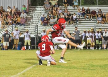 Bulldogs scrimmage Indians