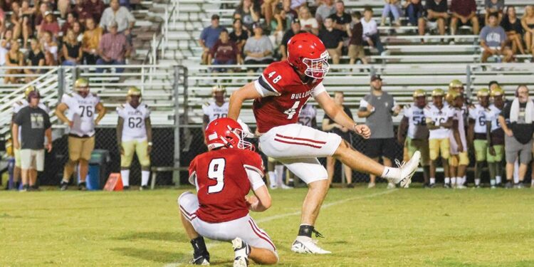 Bulldogs scrimmage Indians