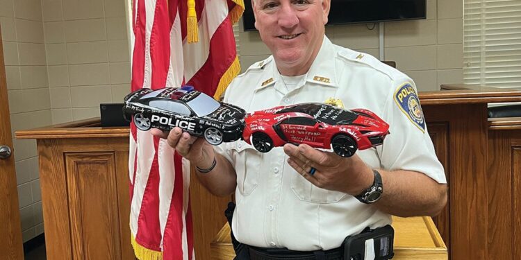 Chief Ellison recognized by Veterans at the Library