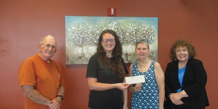 Kiwanis donates to Seamless Summer program