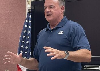 Warnock speaks to Veterans
