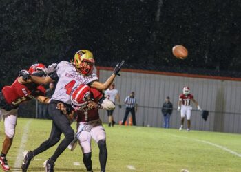 Buccaneers nip Bulldogs in overtime