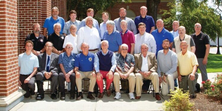Exchange Club members take first group photo in 20 years
