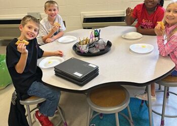 Family Connection teaches new apple recipe to 3rd graders